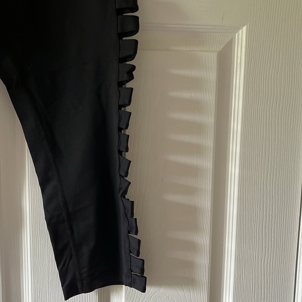 Betsey Johnson Women’s Black Graphic Top - Picture 3 of 7